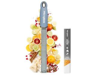 Microplane Râpe à zesteur en Couleur Bleu Nuage pour Agrumes, Parmesan, Gingembre, Chocolat et Noix de Muscade avec Lame Fine - Fabriqué aux États-Unis