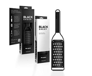 Microplane Râpe Très Gros Grains avec lame en acier inoxydable fabriquée aux États-Unis pour fromage, pomme de terre, courgette, carotte, pomme & chou de la Collection Black Sheep