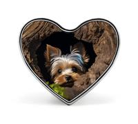 Mini broche classique en alliage d'aluminium de 2,5 cm en forme de cœur Yorkshire Terrier niché dans un trou pour sac à dos, chapeau, costume, veste, décoration de vêtements