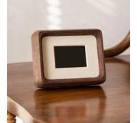 Mini cadre photo en noyer naturel offrant une finition en bois sans couture et un accès facile au panneau arrière, conçu pour afficher des photos 1 x 2 sur des surfaces de table (7,6 cm)