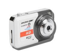 Mini Caméra DV HD, Petite Caméra Vidéo avec Détection de Mouvement et Mémoire 32 Go, Mini Enregistreur USB Porte-clés pour Webcam (Gris Argent)