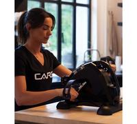 Care Fitness - Mini Pédalier - M Bike - Care - Format Ergonomique - Compact 3,5 Kg - Intensité Réglable - Écran Numérique - Pédales Antidérapantes - Sangles Incluses pour Plus de Stabilité