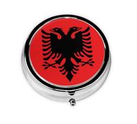 Mini pilulier rond avec drapeau albanais, léger et portable, avec 3 inserts en plastique, convient pour le transport dans les poches ou les portefeuilles.