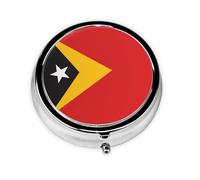Mini pilulier rond Drapeau du Timor-Leste léger et portable, avec 3 inserts en plastique, convient pour le transport dans les poches ou les portefeuilles.