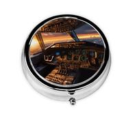Mini pilulier rond en forme de cockpit d'avion, léger et portable, avec 3 inserts en plastique, convient pour le transport dans les poches ou les portefeuilles.