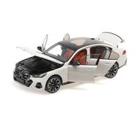 Minichamps 110023402 BMW i5 2023 WHITE METALLIC 1:18 Modèle sur pied Neuf