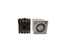 Minuterie de temporisation de mise sous tension multifonctionnelle à 8 broches, relais de temps 1.2s à 300h + Base de prise 12VDC 24VDC 110VAC 220VAC(110VAC)