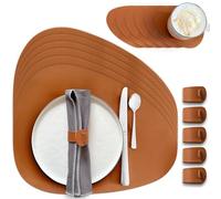 MIQIO Lot de 18 sets de table en cuir synthétique - Lavables - 6 sets de table, dessous de verre, ronds de serviette - Cognac - En forme de pierre