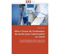 Mise À L''essai De L''ordinateur De Poche Pour L''observation En Classe