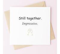 MissDaisy - Carte d'anniversaire amusante « Still Together Impressive » - Carte de vœux humoristique sarcastique pour couples | Papier cartonné de qualité supérieure 300 g/m² carré de 14 x 14 cm |