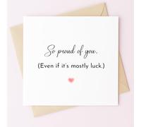 MissDaisy - Carte de félicitations amusante « So Proud of You Even If It's Mostly Luck » - Carte de vœux humoristique sarcastique | Papier cartonné de qualité supérieure 300 g/m² carré de 14 x 14 cm |