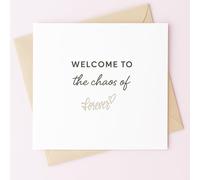 MissDaisy - Carte de mariage amusante pour couples - « Welcome to the Chaos of Forever » - Carte de vœux humoristique sarcastique, 14 x 14 cm - Papier de qualité supérieure 300 g/m² avec enveloppe