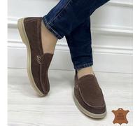 Mocassins en cuir pleine fleur fait main en daim italien Ces mocassins en daim de fabrication italienne allient style, confort et rapport qualité-prix. Confectionnés en cuir de vachette 100 % véritabl