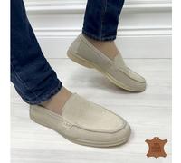 Mocassins en suède italien fait main en cuir pleine fleur Ces mocassins en daim de fabrication italienne allient style, confort et rapport qualité-prix. Confectionnés en cuir de vachette 100 % véritab