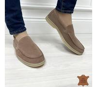 Mocassins italiens en suède fait main en cuir pleine fleur Ces mocassins en daim de fabrication italienne allient style, confort et rapport qualité-prix. Confectionnés en cuir de vachette 100 % vérita