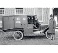Model T 1917 Ambulance With Us Medical Personnel- 1:35e -