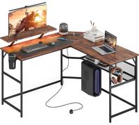 Mondeer 130*130cm Bureau d'angle en forme de L Barre lumineuse RGB Prise électrique alimentée par USB Cadre métallique Support d'écran amovible Étagère de rangement Couleur bois