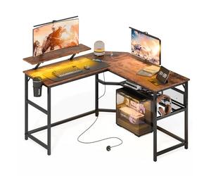 Mondeer Bureau d'angle Réversible avec LED, 130 x 130 cm Bureau Gaming en L avec Port de Charge USB et Prise de Courant Support pour Écran, pour Bureau à Domicile Chambre, Marron