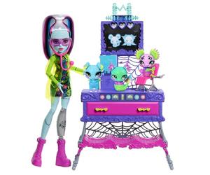 Monster High Coffret de jeu Crée ton monstre avec la poupée Frankie Stein | Coffret figurines animaux personnalisé, plus de 30 accessoires, labo scientifique fou, mobilier, JBF18