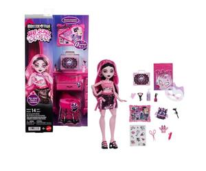 Monster High Coffret Secrets De Beauté Terreur & Bien-être Draculaura, poupée et Accessoires avec 13 Surprises réalistes comme Un Rouleau pour Le Visage Fonctionnel et Une Planche, JHK43