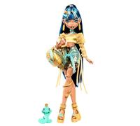 Monster High Poupée Cleo de Nile avec blouse dorée et jupe à volants, son animal de compagnie, Hissette le cobra, et des accessoires comme un sac à dos, un en-cas et un rouleau de papyrus, HXH74