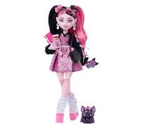 Monster High Poupée Draculaura en Robe Rose à nœud et Cardigan Noir avec Chauve-Souris de Compagnie Comte Fabulous et 7 Accessoires comme des ramens, Un Rouge à lèvres et Un Sac à Main, JHK29