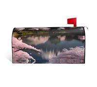 Mont Fuji au début du printemps C'est une housse de boîte aux lettres en tissu imperméable avec une impression sur un côté et une ouverture incurvée sur un côté.