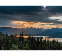 Montagne et Eau au crépuscule dans la forêt de conifères - Jeu de Puzzle en Bois de 1500 pièces : Jeu de décoration éducatif et coloré (14 Ans+)