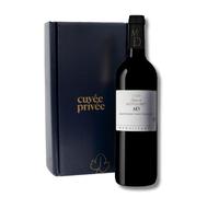 Montagne-Saint-Émilion 2020 - Assemblage Merlot & Cabernet Sauvignon - Élevage 14 mois barrique - Nez épicé et fruits noirs, robe violine - Garde 3-4 ans - Coffret cadeau élégant