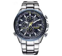 Montre chronographe bleue pour homme avec verre saphir, mouvement Eco-Drive et affichage de l'heure mondiale. Design luxueux.