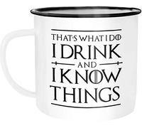 Moonworks Tasse à café en émail avec inscription « I drink and i know things » - Idée cadeau et tasse de bureau pour les fans de série - Blanc/noir - Taille unique