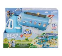 BlueY Set de Jeu modulable Avion 3 en 1, Transforme l’Avion en hôtel et en Bateau ! Set de Jeu Lieu de Vacances de 70 cm, Plus de 25 Sons et répliques, 15 éléments de Jeu, 2 Figurines Exclusives