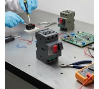 Moteur pour interrupteur de protection GV2 Series Starter avec surcharge Pour protection et sécurité contre les courts-circuits, compatible avec les moteurs monophasés et triphasés (GV2ME20C13-18A)