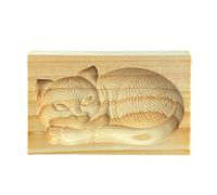 Moule à biscuits en bois pour formes pressées et pâte, A | Structure de bloc sculpté, formes de cavité définies, pâte à biscuits, motifs décoratifs dans une action de