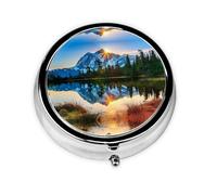 Mountain Sunrise : cette petite boîte à pilules ronde est un organisateur de médicaments de voyage portable avec trois compartiments pour ranger les médicaments quotidiens.