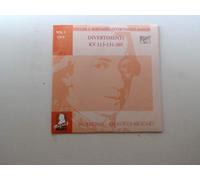 Mozart Volume 3 Serenades - Divertimenti - Dances. Divertimenti KV 113/131/205. [UK Import]