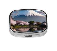 Mt. Fuji in Early Spring Pilulier carré avec motif imprimé complet - Étui de voyage portable en métal pour vitamines et médicaments, 5,6 x 4,1 x 1,8 cm.