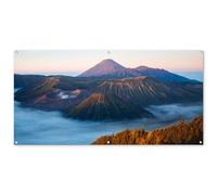 MuchoWow© Decoration Jardin Exterieur 160x80 cm Deco Balcon Décoration Bâche Décorative Affiche Murale Extérieur Terrasse Mur Déco Appartement Volcan - Nature - Brouillard