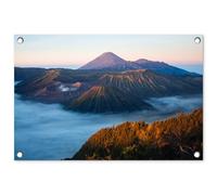 MuchoWow© Decoration Jardin Exterieur 60x40 cm Deco Balcon Décoration Bâche Décorative Affiche Murale Extérieur Terrasse Mur Déco Appartement Volcan - Nature - Brouillard
