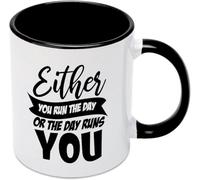 Mug à café original « Soit tu maîtrises ta journée, soit elle te maîtrise » en céramique imprimée recto verso, 325 ml (11 oz), idéal comme cadeau pour maman, papa, un ami, un conjoint ou une épouse.