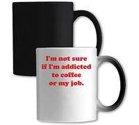 Mug blanc changeant de couleur avec inscription « I'm not sure if I'm addicted to coffee or my job »