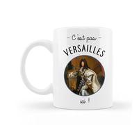 Mug céramique imprimé - “C’est pas Versailles ici !” | Humour français