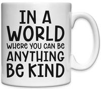 Mug en céramique blanche avec inscription in A World Where You Can Be Anything Be Kind