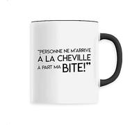 Mug en Céramique Personne ne m’arrive à la cheville - Imprimé en France - Tasse originale en céramique - Cadeau Anniversaire Humour Punchlines original rigolo (Noir)