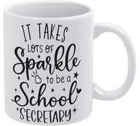 Mug fantaisie « Il faut beaucoup d'éclat pour être secrétaire d'école » en céramique imprimée recto verso, 325 ml (11 oz), idéal comme cadeau pour maman, papa, un ami, un conjoint ou une épouse.