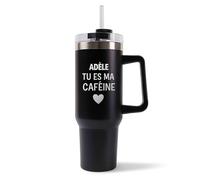 Mug Isotherme 1,2L - Adèle Tu es ma caféine Noir - Bouteille Thermos avec Anse, Paille et Couvercle - Idée Cadeau Gourde Personnalisée Café