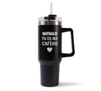 Mug Isotherme 1,2L - Nathalie Tu es ma caféine Noir - Bouteille Thermos avec Anse, Paille et Couvercle - Idée Cadeau Gourde Personnalisée Café