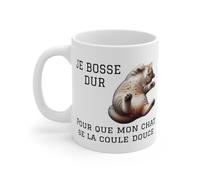 Mug Je Bosse Dur pour Que Mon Chat se la coule Douce Chat Allongé - Tasse Céramique 325ml - Cadeau Humour et Amour des Chats Mug Size 11oz