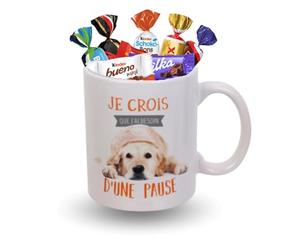 Mug “Je Crois que J’ai Besoin d’une Pause” garni de 15 Chocolats CELEBRATIONS MILKA KINDER DAIM | Coffret Cadeau Original Anniversaire Fête