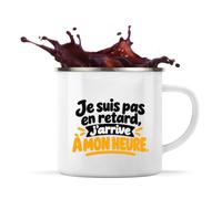 Mug Métal Émaillé Je suis pas en retard, j'arrive à mon heure. Expressions Françaises | Tasse de Camping 300 ml Recto Verso Passe au Lave-Vaisselle | Randonnée Bivouac Bureau | Idée Cadeau Noël Départ